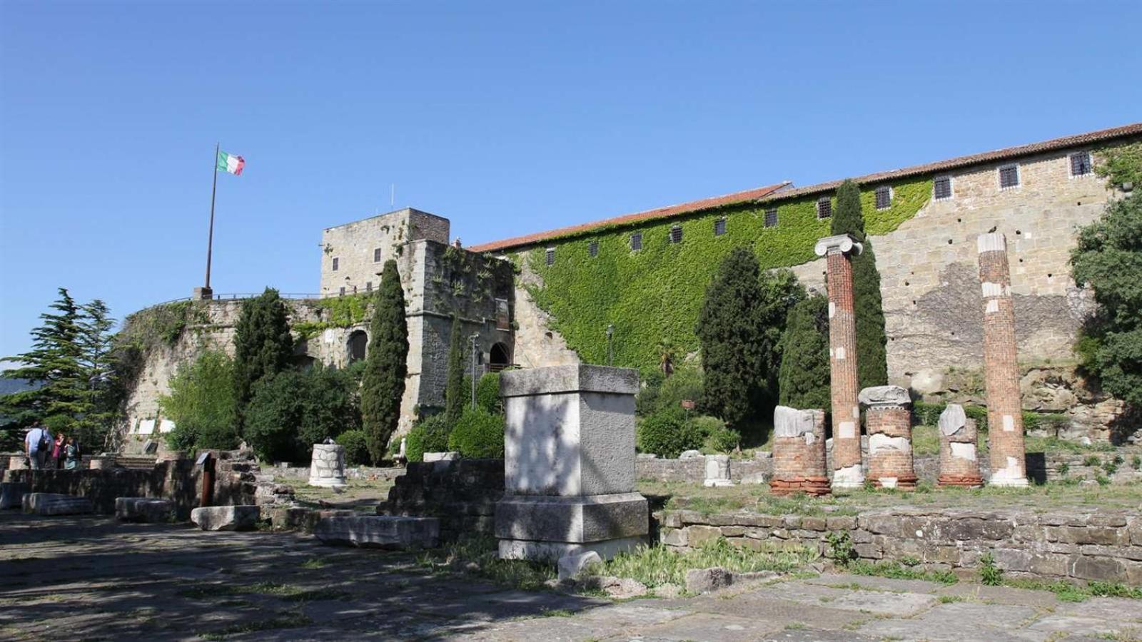 Appartamento Al Castello Trieste Eksteriør billede