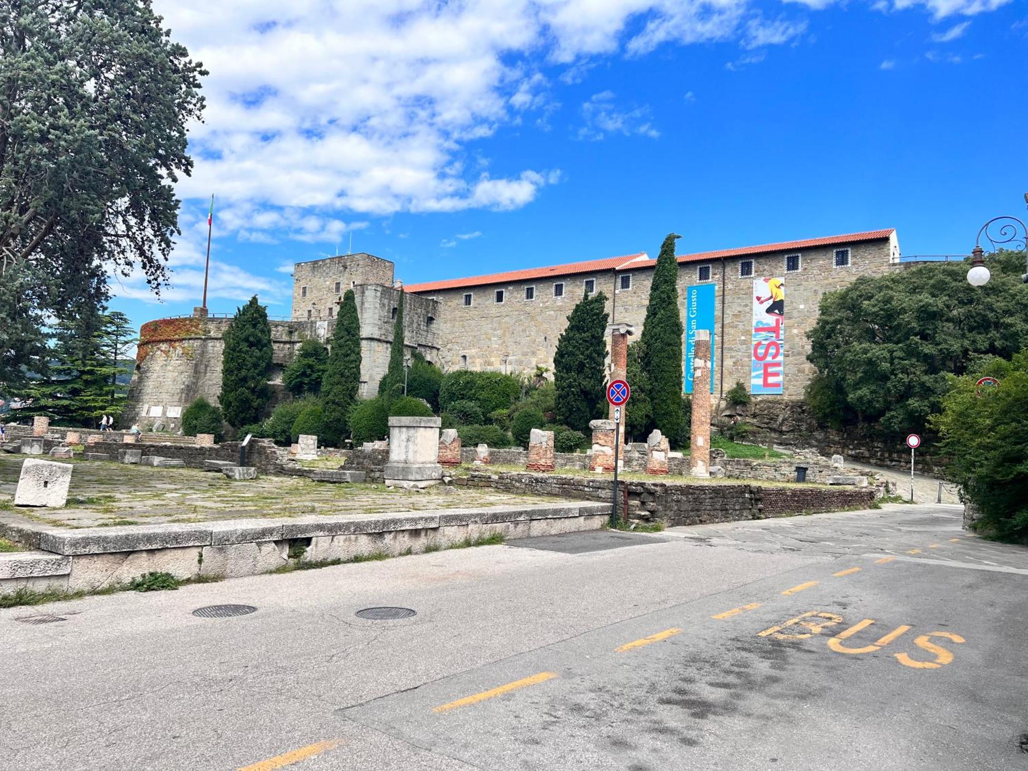 Appartamento Al Castello Trieste Eksteriør billede